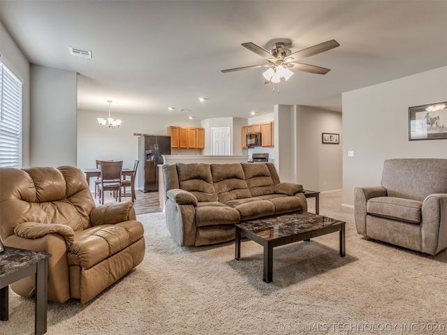 1100 Colhurst Lane, Claremore, OK 74019