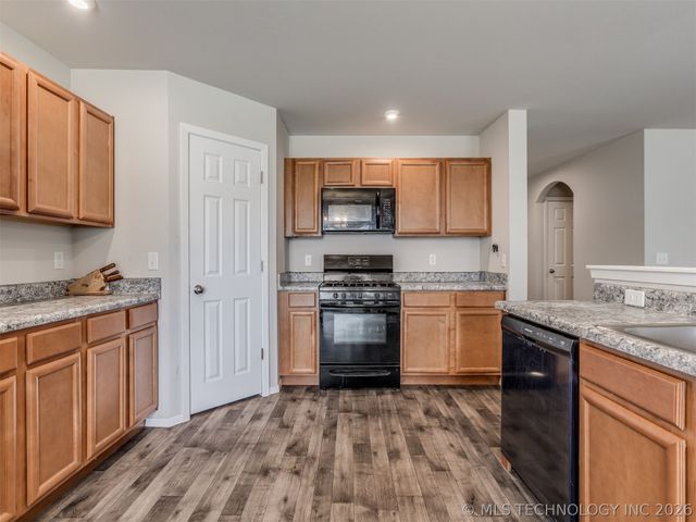 1100 Colhurst Lane, Claremore, OK 74019