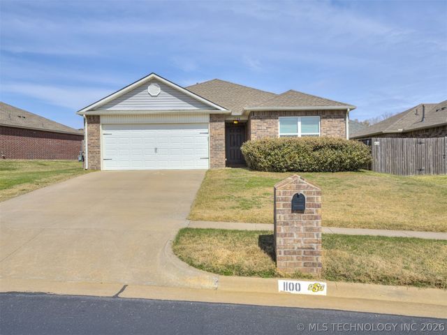1100 Colhurst Lane, Claremore, OK 74019