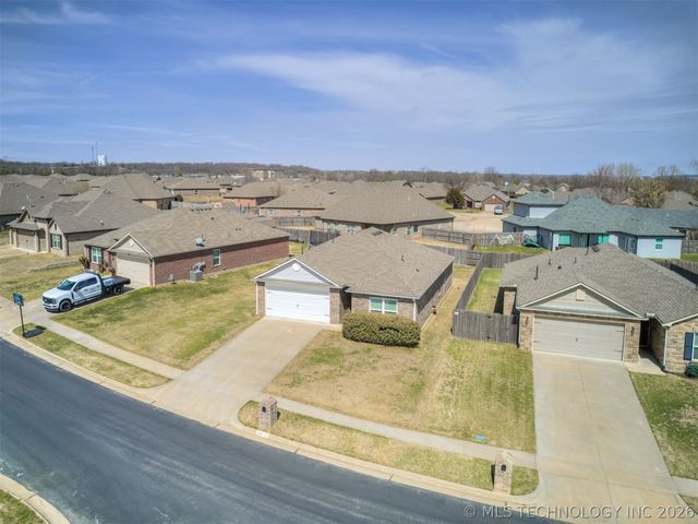 1100 Colhurst Lane, Claremore, OK 74019