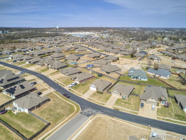 1100 Colhurst Lane, Claremore, OK 74019