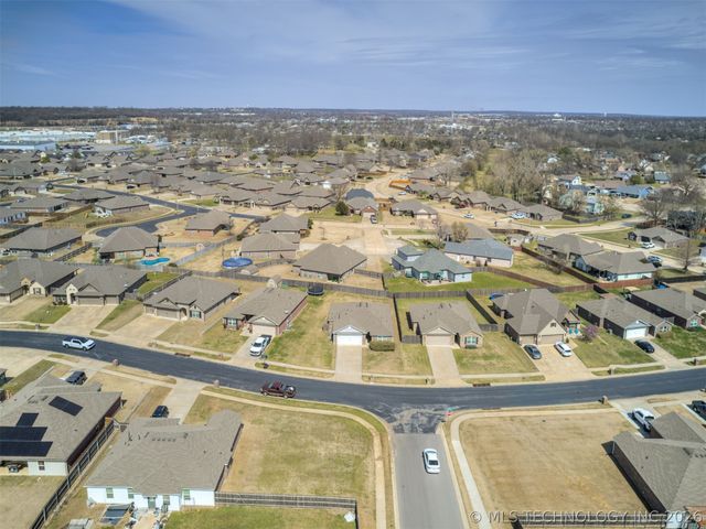 1100 Colhurst Lane, Claremore, OK 74019