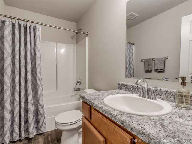 1100 Colhurst Lane, Claremore, OK 74019