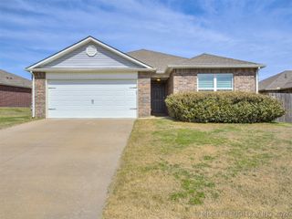 1100 Colhurst Lane, Claremore, OK 74019