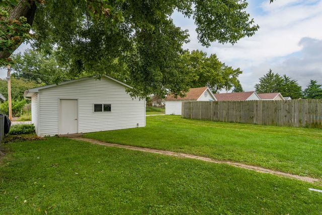 1920 32nd Street, Moline, IL 61265
