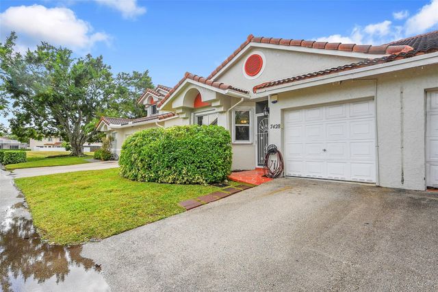 7428 S Pinewalk Dr S 18-4, Margate, FL 33063