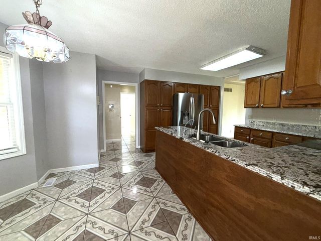 5615 Kiowa Circle, Evansville, IN 47715