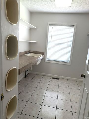 5615 Kiowa Circle, Evansville, IN 47715