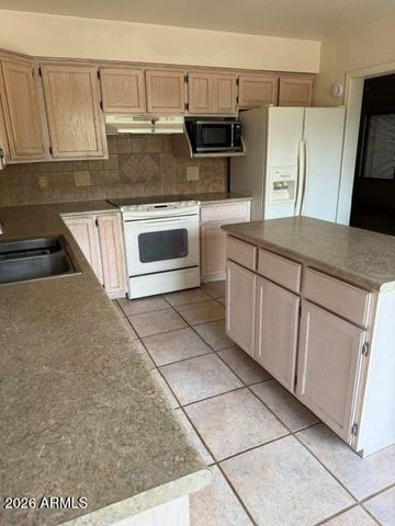 6160 E ROOSEVELT Street, Apache Junction, AZ 85119