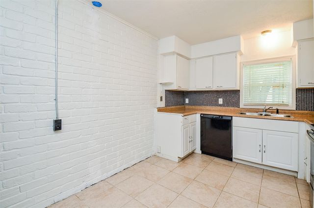 7323 Cook Road, Houston, TX 77072