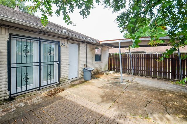 7323 Cook Road, Houston, TX 77072