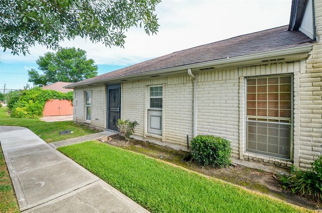 7323 Cook Road, Houston, TX 77072