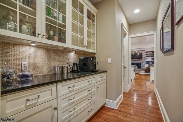 2 Robert Dr, Millburn Twp., NJ 07078