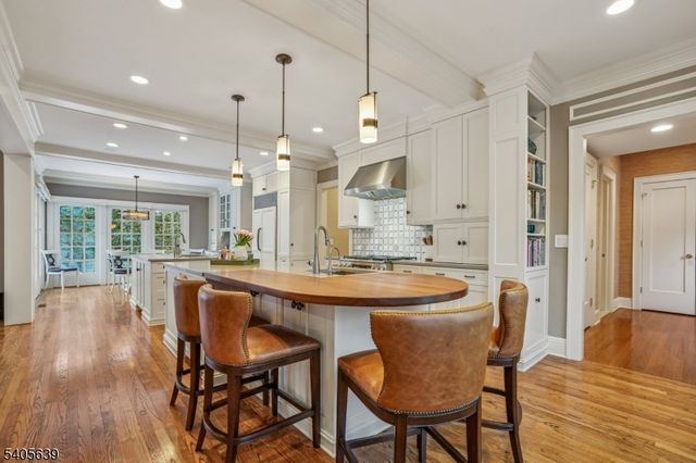 2 Robert Dr, Millburn Twp., NJ 07078