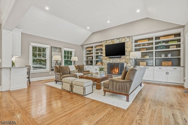 2 Robert Dr, Millburn Twp., NJ 07078