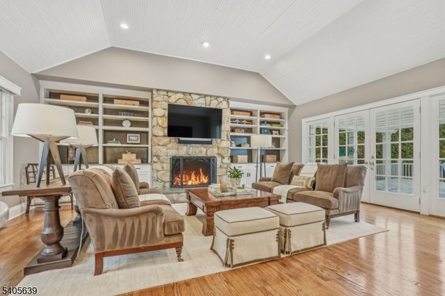 2 Robert Dr, Millburn Twp., NJ 07078