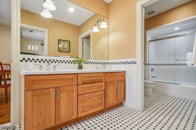 2 Robert Dr, Millburn Twp., NJ 07078