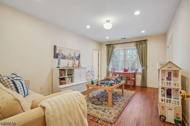 2 Robert Dr, Millburn Twp., NJ 07078