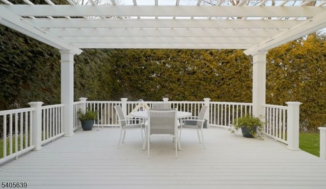 2 Robert Dr, Millburn Twp., NJ 07078