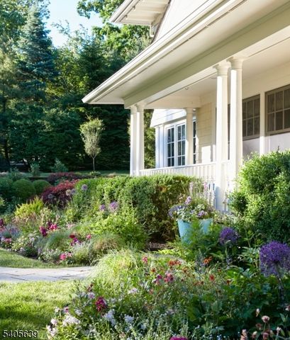 2 Robert Dr, Millburn Twp., NJ 07078