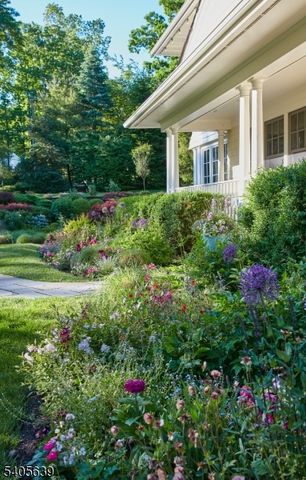 2 Robert Dr, Millburn Twp., NJ 07078