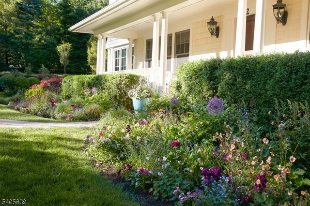 2 Robert Dr, Millburn Twp., NJ 07078