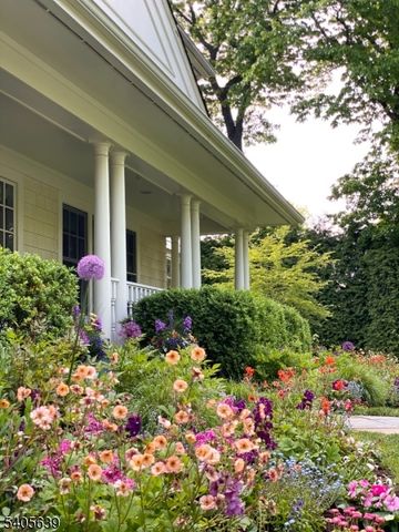 2 Robert Dr, Millburn Twp., NJ 07078