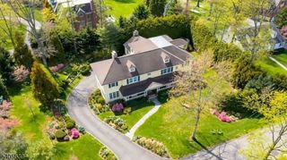 2 Robert Dr, Millburn Twp., NJ 07078