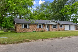 202 Mockingbird Cir, Mount Vernon, TX 75457
