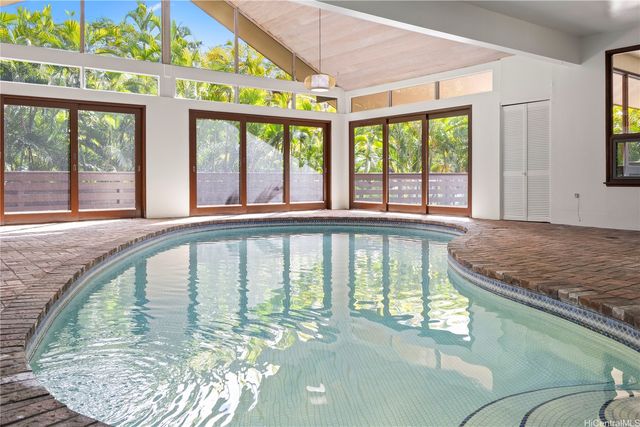 1202 Lola Way, Kailua, HI 96734