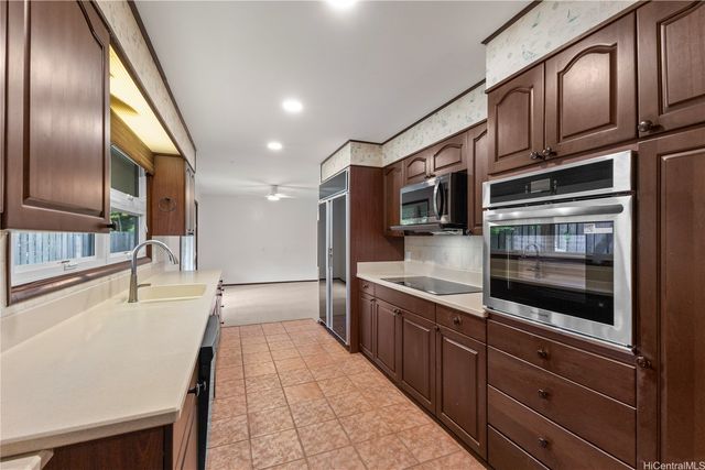 1202 Lola Way, Kailua, HI 96734