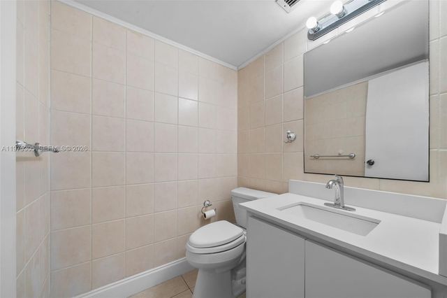 1000 Parkview Dr 1001, Hallandale Beach, FL 33009