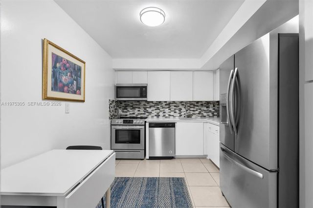 1000 Parkview Dr 1001, Hallandale Beach, FL 33009