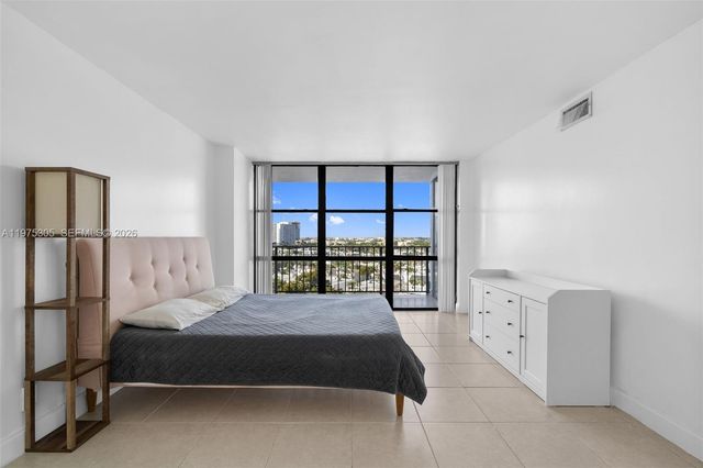 1000 Parkview Dr 1001, Hallandale Beach, FL 33009