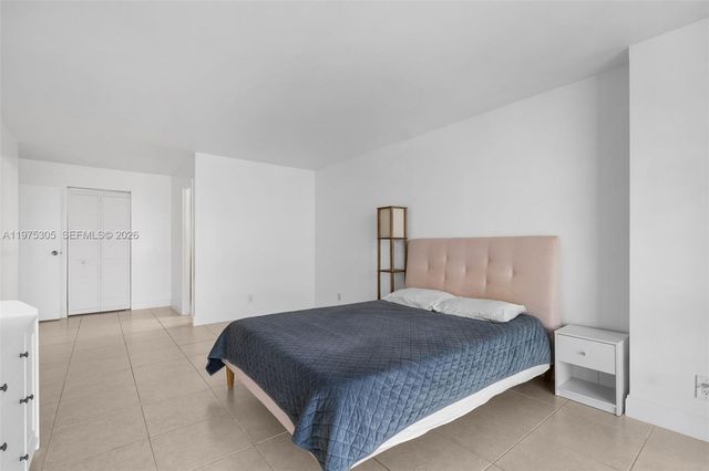 1000 Parkview Dr 1001, Hallandale Beach, FL 33009