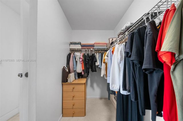 1000 Parkview Dr 1001, Hallandale Beach, FL 33009