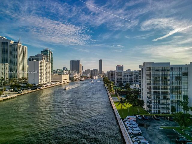 1000 Parkview Dr 1001, Hallandale Beach, FL 33009