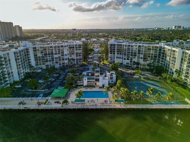 1000 Parkview Dr 1001, Hallandale Beach, FL 33009