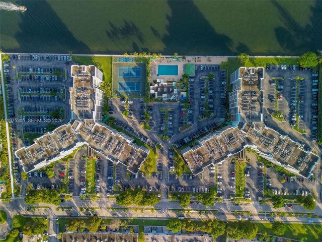 1000 Parkview Dr 1001, Hallandale Beach, FL 33009