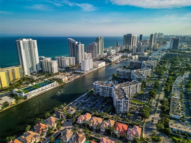 1000 Parkview Dr 1001, Hallandale Beach, FL 33009