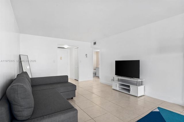 1000 Parkview Dr 1001, Hallandale Beach, FL 33009