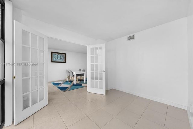 1000 Parkview Dr 1001, Hallandale Beach, FL 33009