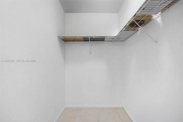 1000 Parkview Dr 1001, Hallandale Beach, FL 33009