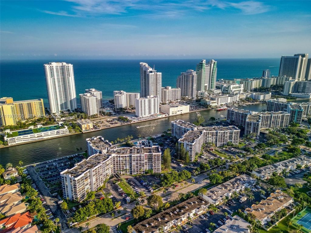 1000 Parkview Dr 1001, Hallandale Beach, FL 33009