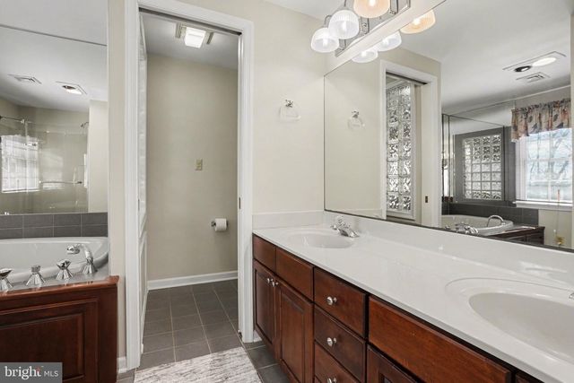 5016 WOODBOX LN, Mechanicsburg, PA 17055