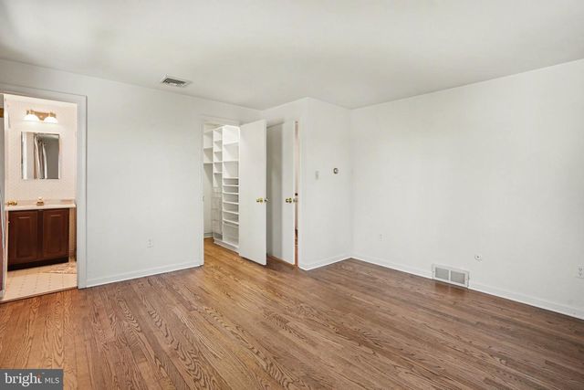 5016 WOODBOX LN, Mechanicsburg, PA 17055