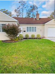 510 Longacre Avenue, Woodmere, NY 11598