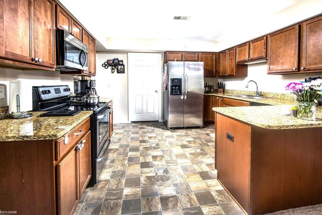 14225 Shadywood Drive, Sterling Heights, MI 48312