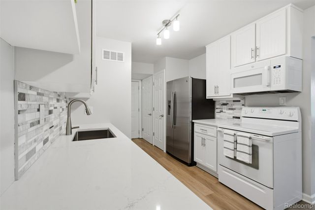 275 Lake Village Drive, Walled Lake, MI 48390