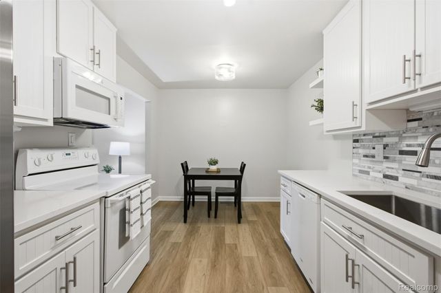 275 Lake Village Drive, Walled Lake, MI 48390